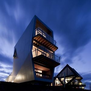 Mona Pavilions
